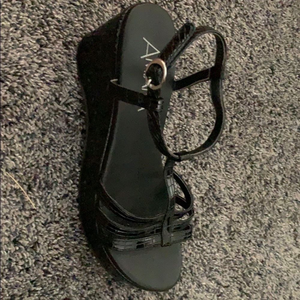Sandles - Picture 4 of 4